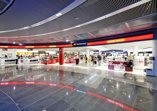 Der Heinemann Duty-free-Shop mit einer Gesamtfläche von rund 2 500 m2 wurde 
bereits Anfang Juli als erster Retailstore im neuen Terminal 1 eröffnet.
