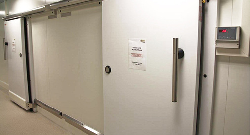 Kühlanlage in der Abteilung Menü-Faktur“, links der Kühlstellenregler 
ST 603


