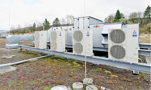Die gleichzeitige Wärme- und Kälteversorgung von Zentrallüftungsgeräten 
durch Direktverdampfungssysteme hat sich in den letzten Jahren sehr positiv 
entwickelt.

