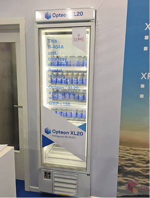 Bild 3: Getränkekühler mit Opteon XL20 (R454C) auf dem 
Chillventa-Messestand von Chemours

