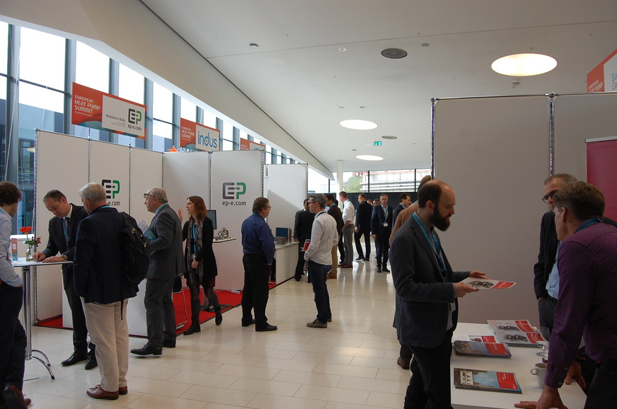 Eine gute Gelegenheit zum „Netzwerken“ boten die 22 Aussteller im Foyer-Expo.