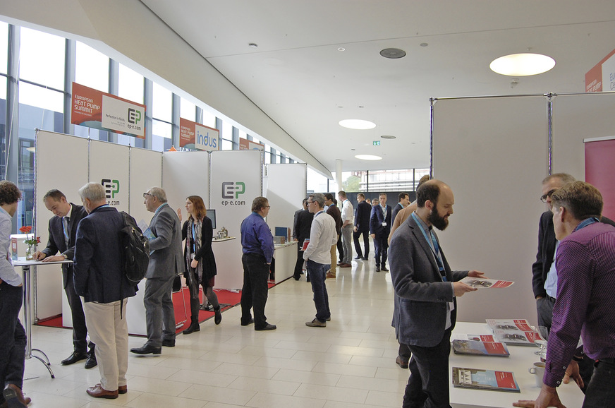 Eine gute Gelegenheit zum „Netzwerken“ boten die 22 Aussteller im Foyer-Expo.