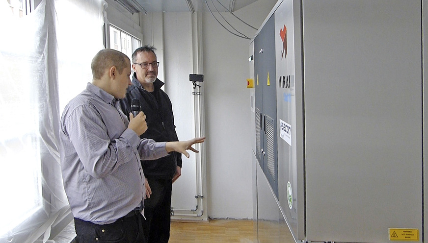 Hinter der Sauna steckt die Kaltluftkältemaschine.