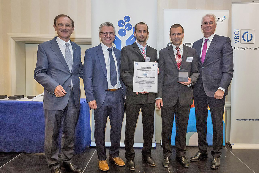 Bild 2: Die Roche Diagnostics GmbH hat 2018 den Bayerischen Responsible-Care-Wettbewerb mit dem Projekt „Umweltfreundliche Kälteerzeugung – Umstellung der Kälteanlagen auf natürliche Kältemittel“ gewonnen. Gewürdigt wurde insbesondere der konzernweite Ausstieg aus der Verwendung halogenierter Kältemittel, weit vor der Einleitung regulatorischer Auflagen.