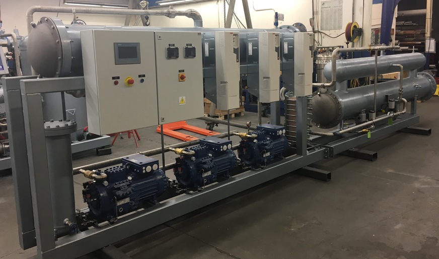 Passgenau: Der neue Kaltwassererzeuger für die Northern Defender ist dank der hohen Drücke und der kleinen Verdichter schlank genug für den knappen Technikraum an Bord.