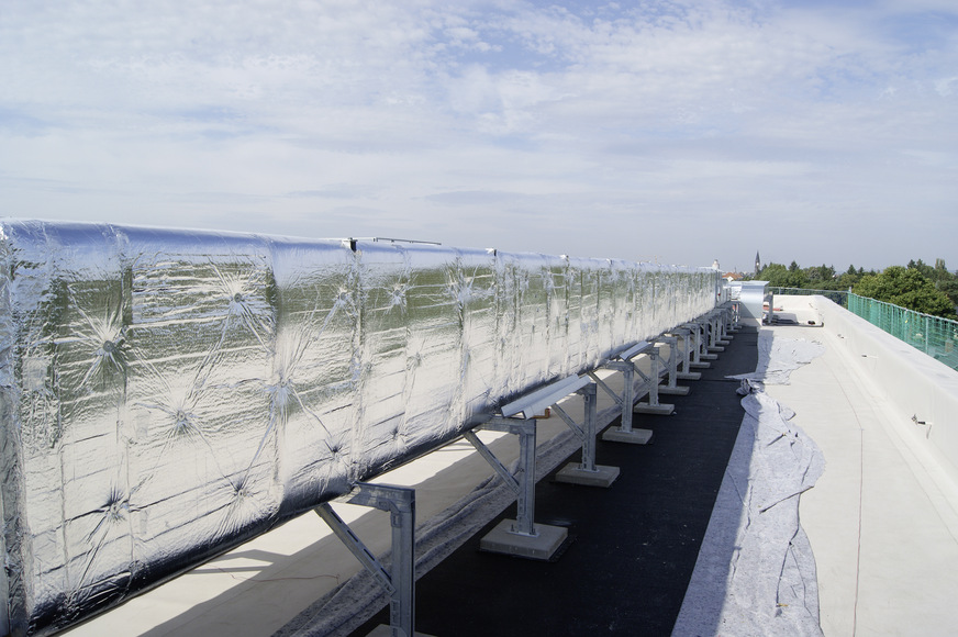 Insgesamt wurden rund 5 400 m2 Kanalfläche mit der flexibel zu verarbeitenden Glaswolle-Lamellenmatte Climcover Lamella Mat isoliert.