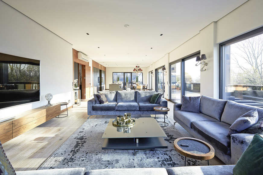 Eine angenehme Temperatur im Wohn-Ess-Bereich wird mit dem Remko-Klimawandgerät erreicht.