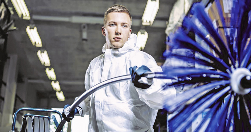 Nicht nur die Leitungen, sondern beispielsweise auch Ventilatorflügel müssen gereinigt werden, um die Effizienz zu erhalten und Energie zu sparen.