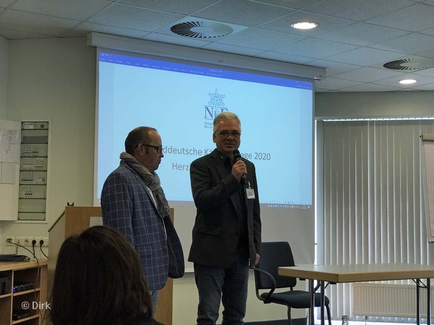 Kay Kuchling (rechts) eröffnet die Veranstaltung.