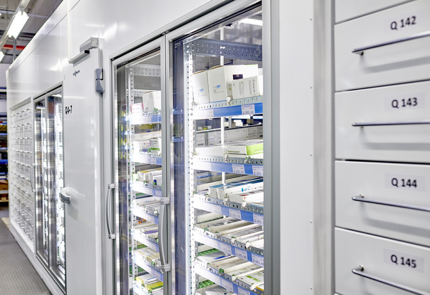 Auch größere Arzneimittelpackungen sind jederzeit schnell zur Hand.