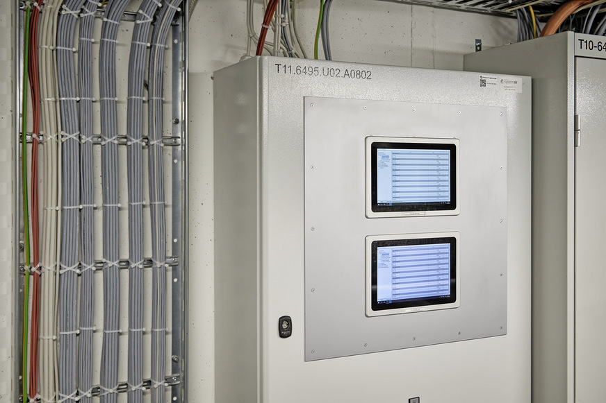 In einem Hochhaus ist von der Lüftung der Nutzungsbereiche bis zur Differenzdruckanlage der Sicherheitstreppenräume alles durchgängig geplant und gebaut worden.