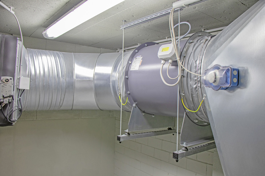 Im Brandfall kann durch eine Treppenhaus-Spüllüftungsanlage eine Gefährdung durch Rauch ausreichend lange verhindert werden.