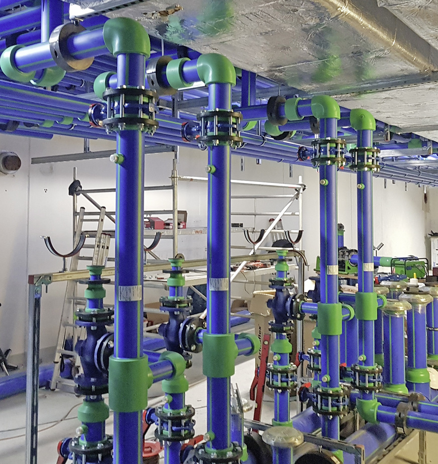 Die Verteiler wurden in der aquatherm Vorfertigung hergestellt und einbaufertig auf die Baustelle geliefert.