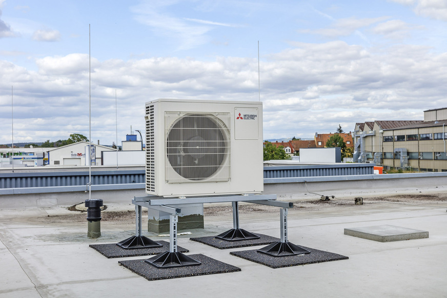 Das Außengerät aus der M-Serie des Herstellers hat eine Kälteleistung von 7,2 kW und versorgt drei Innengeräte in den Personalräumen.