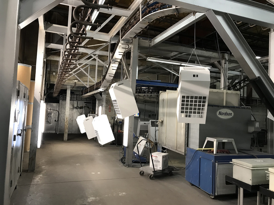 Mithilfe von Überstunden und Wochenendarbeit gelang es, die ersten Ventilatoren zusammen mit den Metallgehäusen innerhalb von zwei Wochen zu liefern.