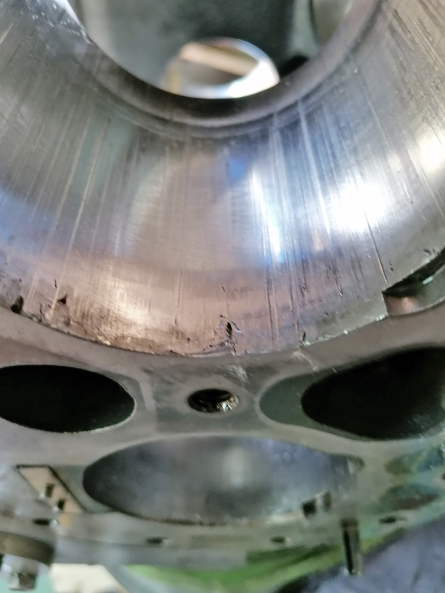 Defekter Zylinder - Ursache: Falsch montierte Saugventile