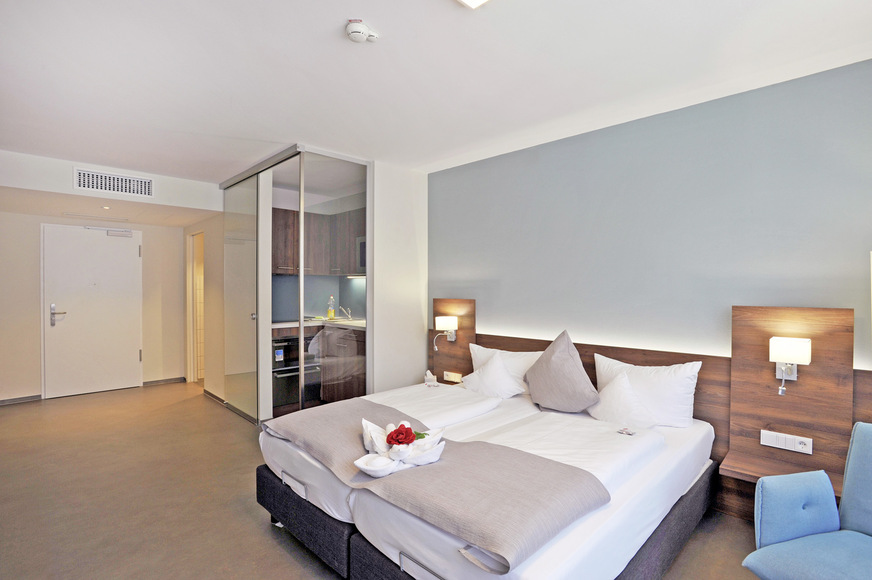 Die Apartments verfügen über bequeme Betten, Küchenzeile, Bad und WC, W-LAN sowie eine energiesparende Klimaanlage.