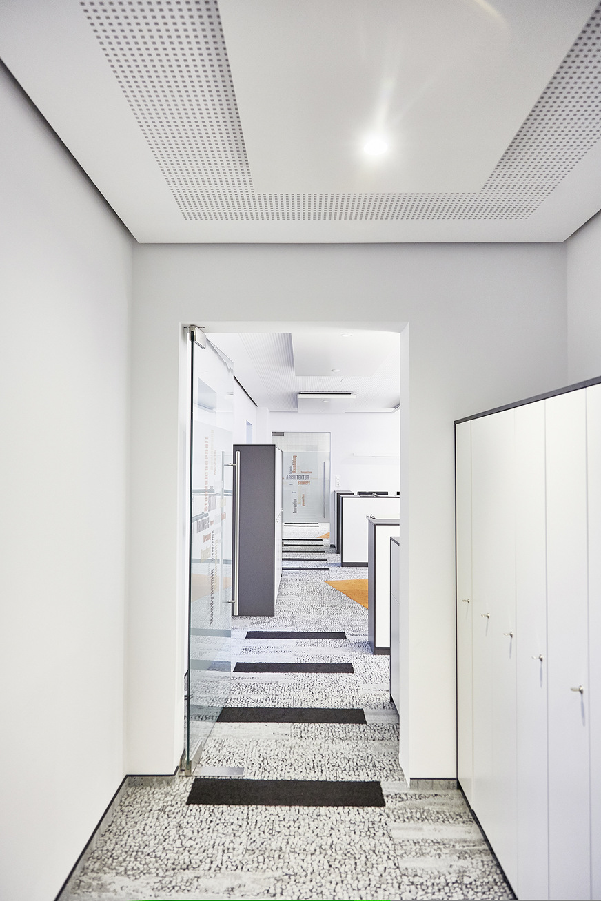 Das Gestaltungskonzept ist durchgängig über alle Räume und Stockwerke umgesetzt.