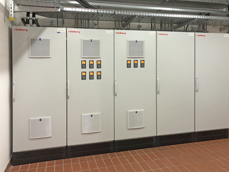 Zum Lieferumfang gehörten außerdem noch die zuvor spezifizierten Feldkomponenten und die notwendigen Systemschaltschränke...