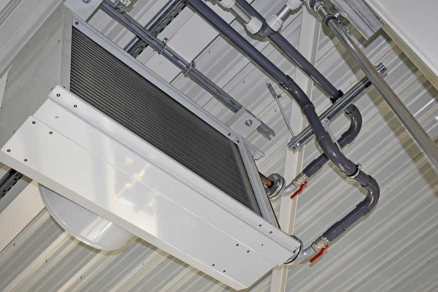 Bild 3: Luft-Wasser-Wärmeübertrager zur Übertragung der Abwärme in eine Halle zur Beheizung.
