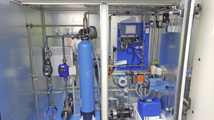 WDM, Sandfiltereinheit, bedarfsgerechte Bioziddosierung, pH-Wert-Messung, Leitfähigkeitsmessung und weitere Messungen …alles in einem wetterfesten Schrank.