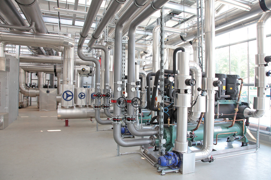 Nachhaltig: Im Sommer kann die Anlage die Motorkühlung der vorhandenen BHKWs auch für die Klimatisierung nutzen.