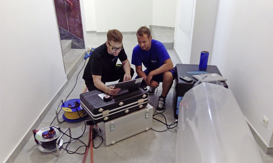 Ein Vergleich der Ergebnisse der ersten und zweiten Dichtheitsmessung zeigt die Erfolge der Abdichtung mit dem Aerosol-Verfahren, nämlich eine Reduzierung der Leckagen um fast 98 Prozent.