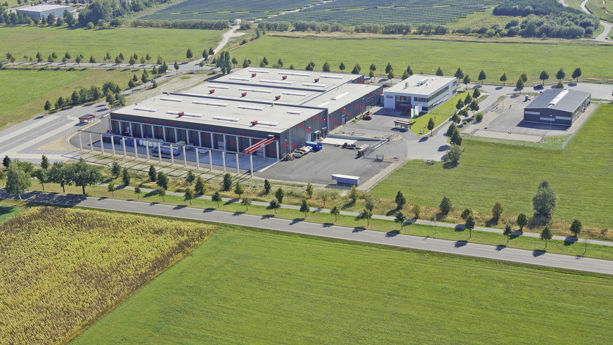 Luftbild der YADOS GmbH in Hoyerswerda (2016). Der technische Komplettanbieter für Energieanlagen hat in den letzten Jahren zahlreiche Energiezentralen, einschließlich KWKK-Großanlagen, im In- und Ausland realisiert.