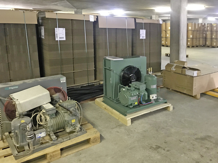 Links die alte R22-Anlage, rechts die neue Maschine