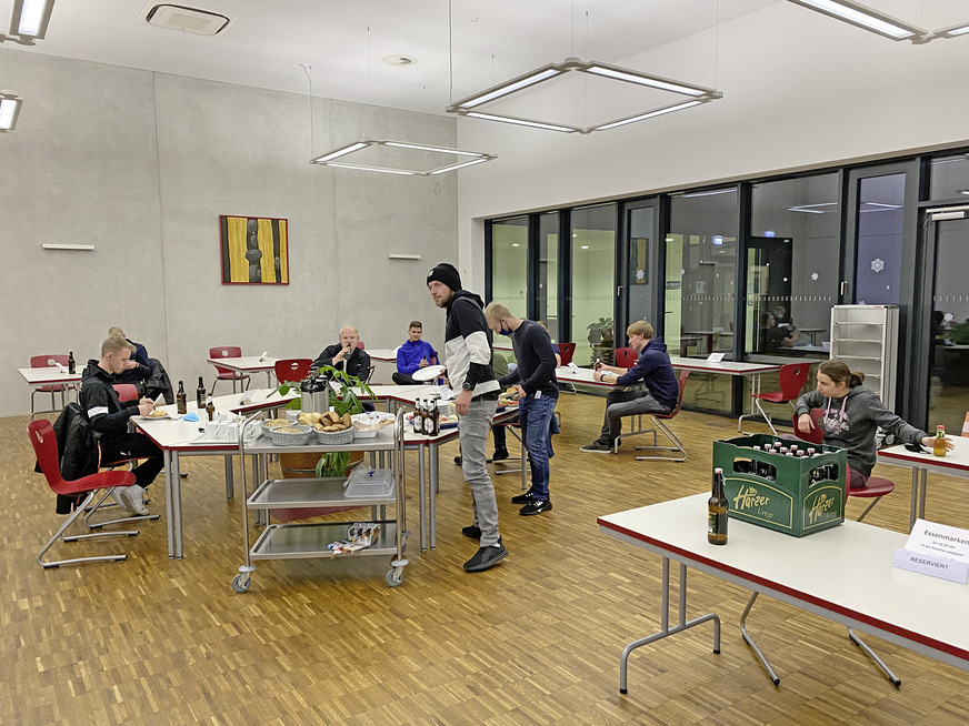 Verdientes Abendessen nach einem langen Tag mit Anreise und Einweisung.