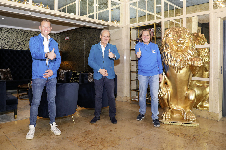 Am Schluss sind alle zufrieden: Germania-Manager Peter Wild (Mitte) mit Armin und Peter Spengler