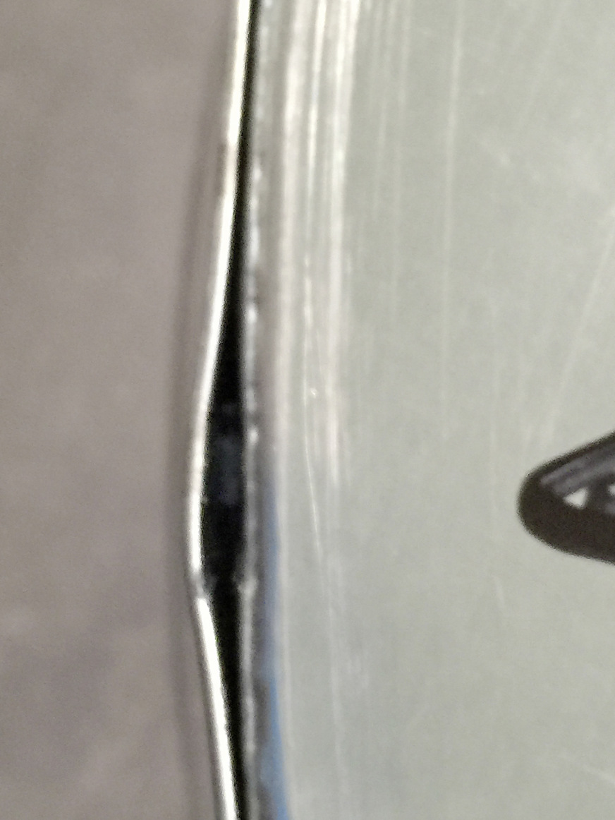 Verzogene Bauteile, die nicht mehr exakt zueinander passen, können zu Leckagen an Lüftungsteilen führen.