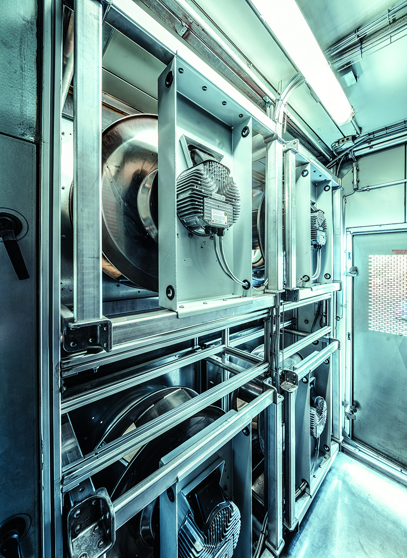 Die neue Lüftungsanlage mit insgesamt 16 RadiPac EC-Ventilatoren sorgt dafür, dass die Milchprodukte bei konstanten fünf Grad Celsius immer frisch bleiben.