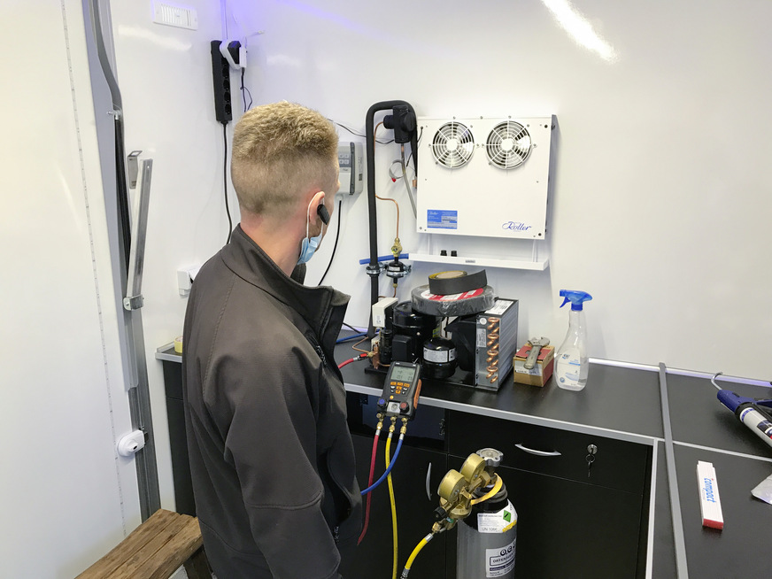 Die Kälteanlage ist fast fertig.