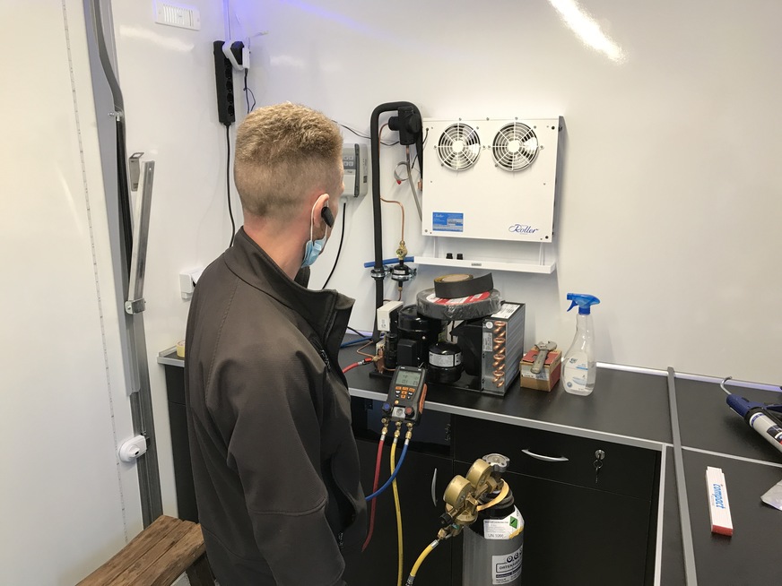 Die Kälteanlage ist fast fertig.