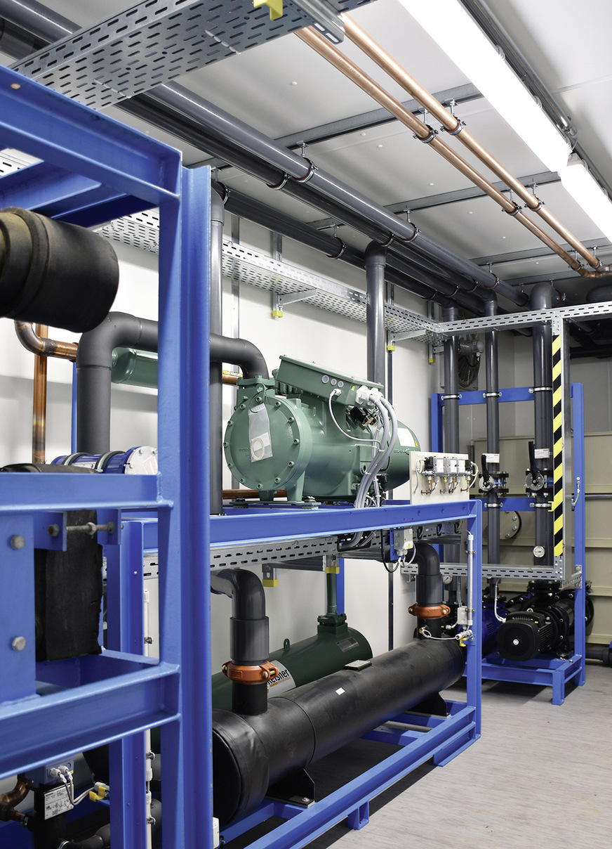 Neue Kältetechnik ersetzt das alte R22-System: Die Schraubenverdichter-Anlage mit Vario-Technologie und R513A hat Vorteile für das Unternehmen und die Umwelt.