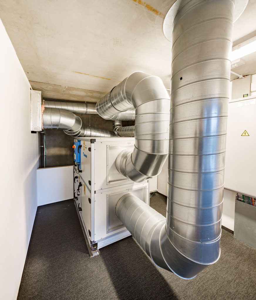 Die beiden Lüftungssysteme sind in das gesamte Wärmepumpensystem integriert. Die Innenluftqualität wird durch CO2-Sensoren gesteuert.