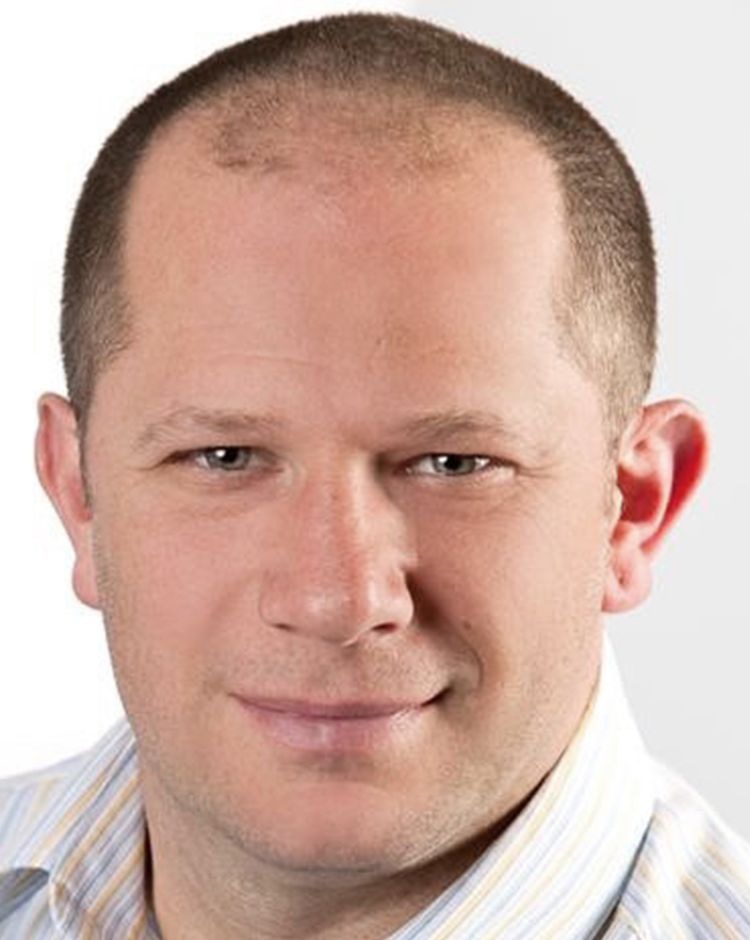 Mario De Luca ist als Vertriebsmitarbeiter für Hisense Klima- und Heizsysteme bei der CP Kaut GmbH in der Niederlassung Hamburg tätig.