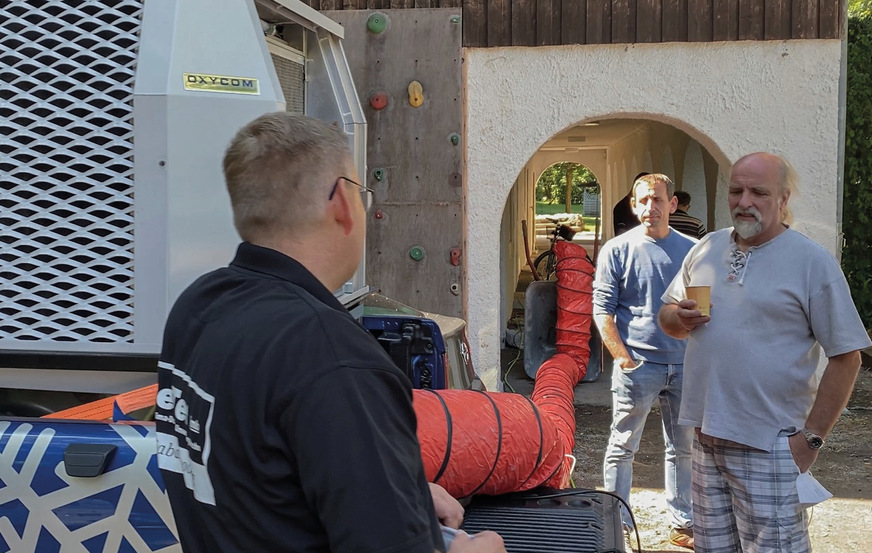 Bild 1: Kälte zum Anfassen 1: Adiabatische Kühlung für den Vortragsraum