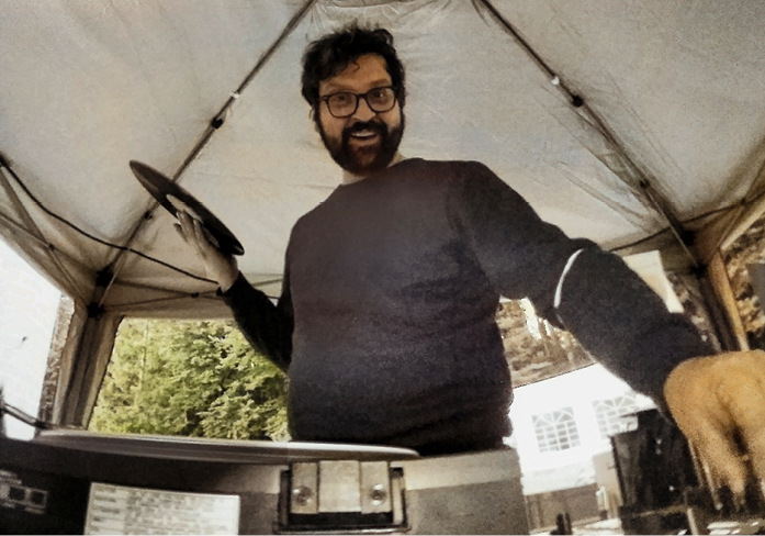 Bild 8: Unser hauseigener DJ Igor Knöller ist eigentlich für die EDV im Gentner Verlag zuständig. Aber wir sehen, dass er noch mehr drauf hat.