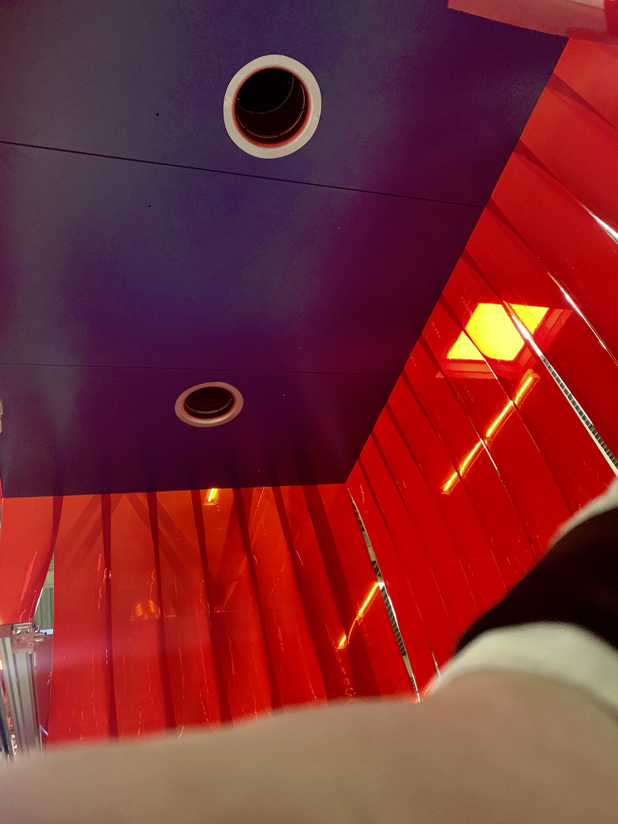 Die beim Schweißen entstehenden Rauche werden über die Absaughauben und eine Rohrleitung zur Filteranlage geleitet.