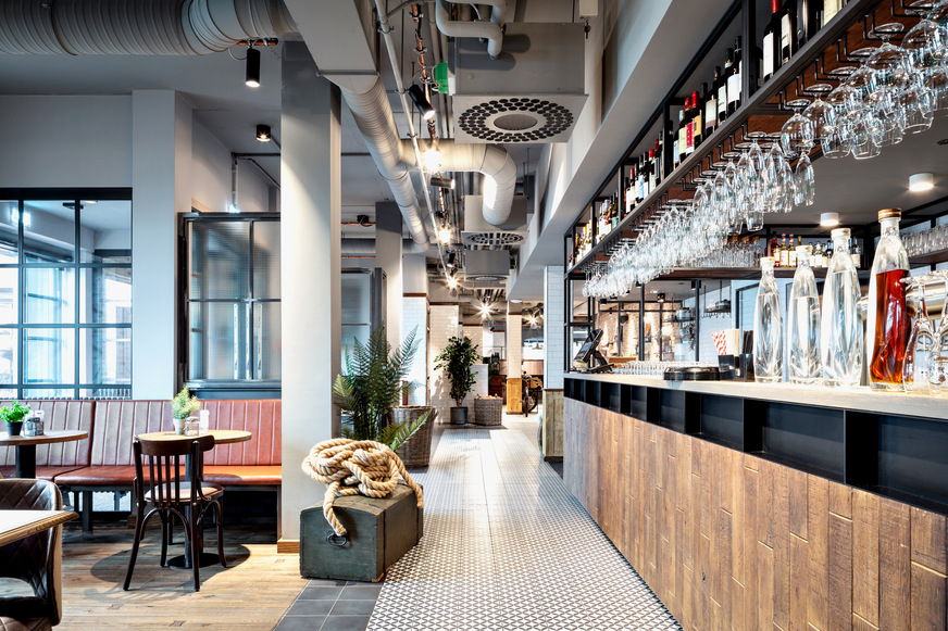 Die freihängenden Umluftkühleinheiten Indulvent ec sind im Restaurant „Landgang“ verbaut.