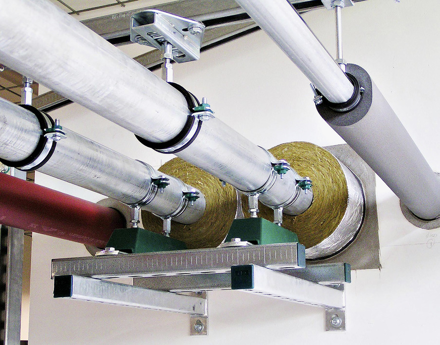 Bild 6: Schienensystem mit schalldämmender Fixpunktbefestigung und zusätzlicher Gleitbefestigung.