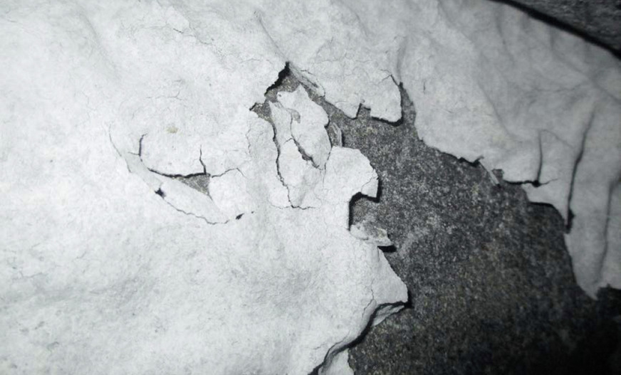 Anstelle eines mehrlagigen Korrosionsschutzes waren die Leitungen mit einer einlagigen Zinkstaubgrundierung versehen worden, die sich nun löste.