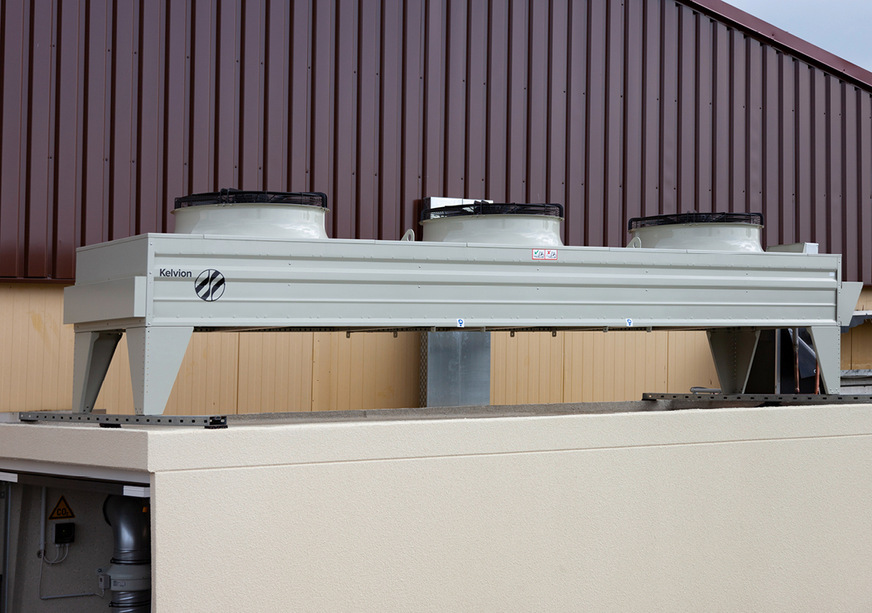 Der großzügig dimensionierte 130 kW Gaskühler von Kelvion sorgt auch im Hochsommer für zuverlässige Kühlung.