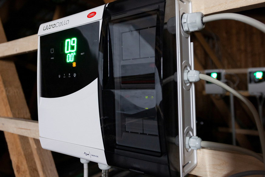 Carel UltraCella Kompaktschaltschränke mit EVD Modul – Sie steuern die bedarfsgerechte Kühlraumtemperatur und sind Treiber für die elektronischen Carel e2V Expansionsventile.