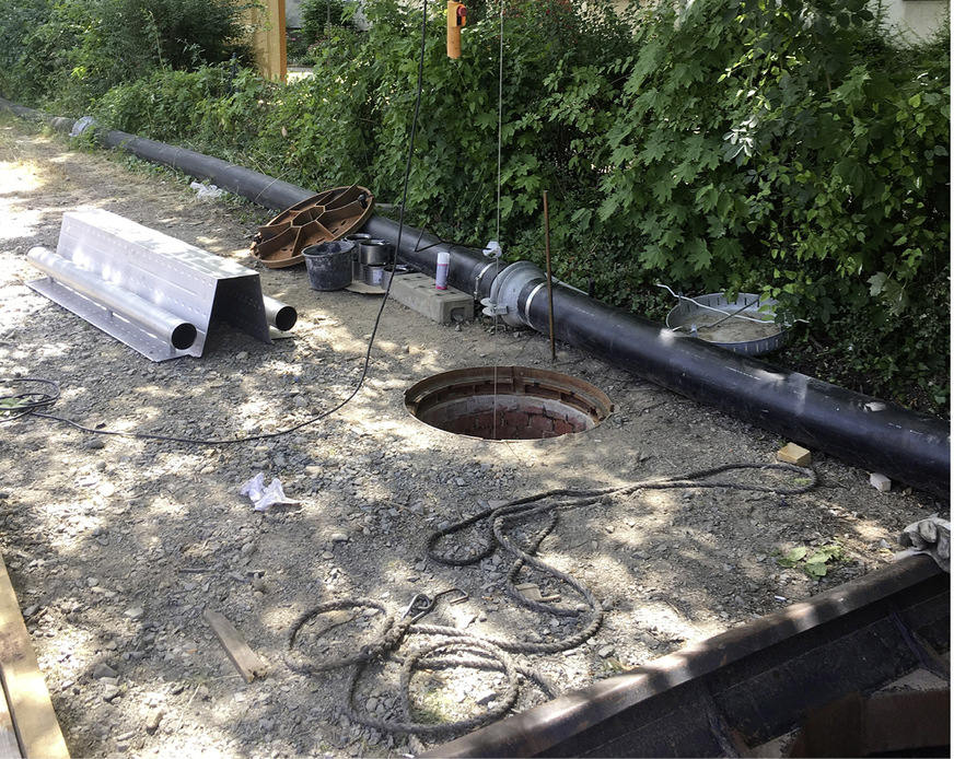 Zugang zum Hauptabwasserkanal – von hier aus wird die neue Siedlung mit Primärenergie versorgt.