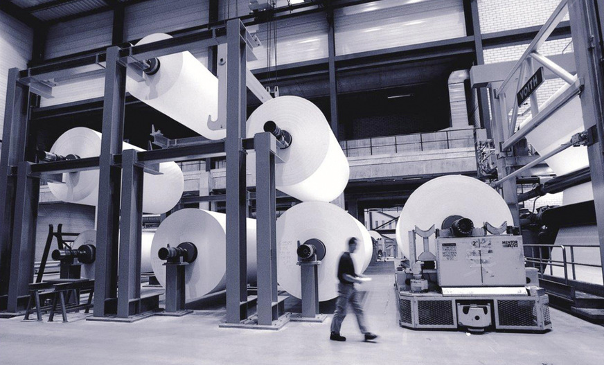 Tambourlager (Lager der Papierrollen am Ende der Papiermaschine)