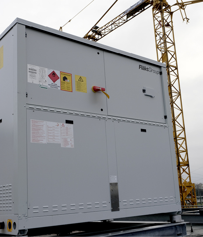 Anlieferung des FGAC Kaltwassererzeugers mit R 454 B