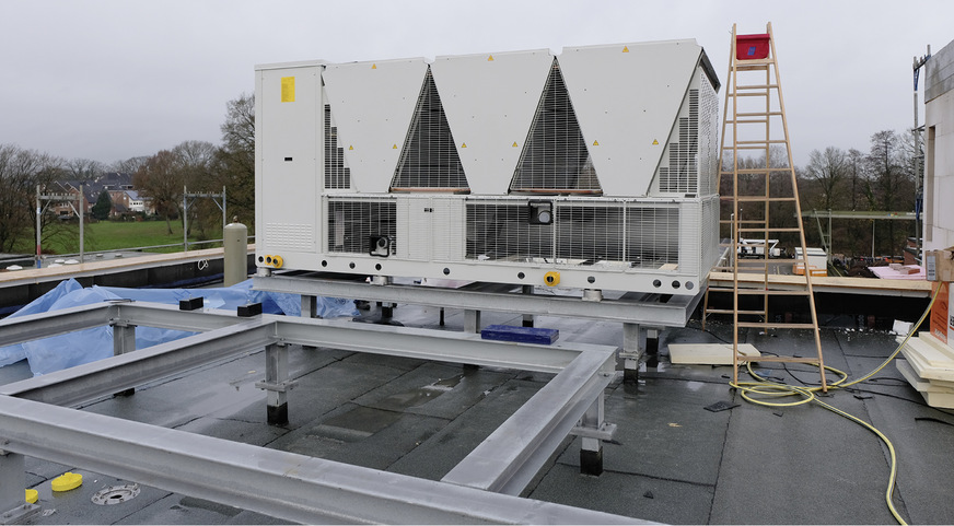 FGAC Kaltwassererzeuger mit R 454 B auf dem Dach montiert